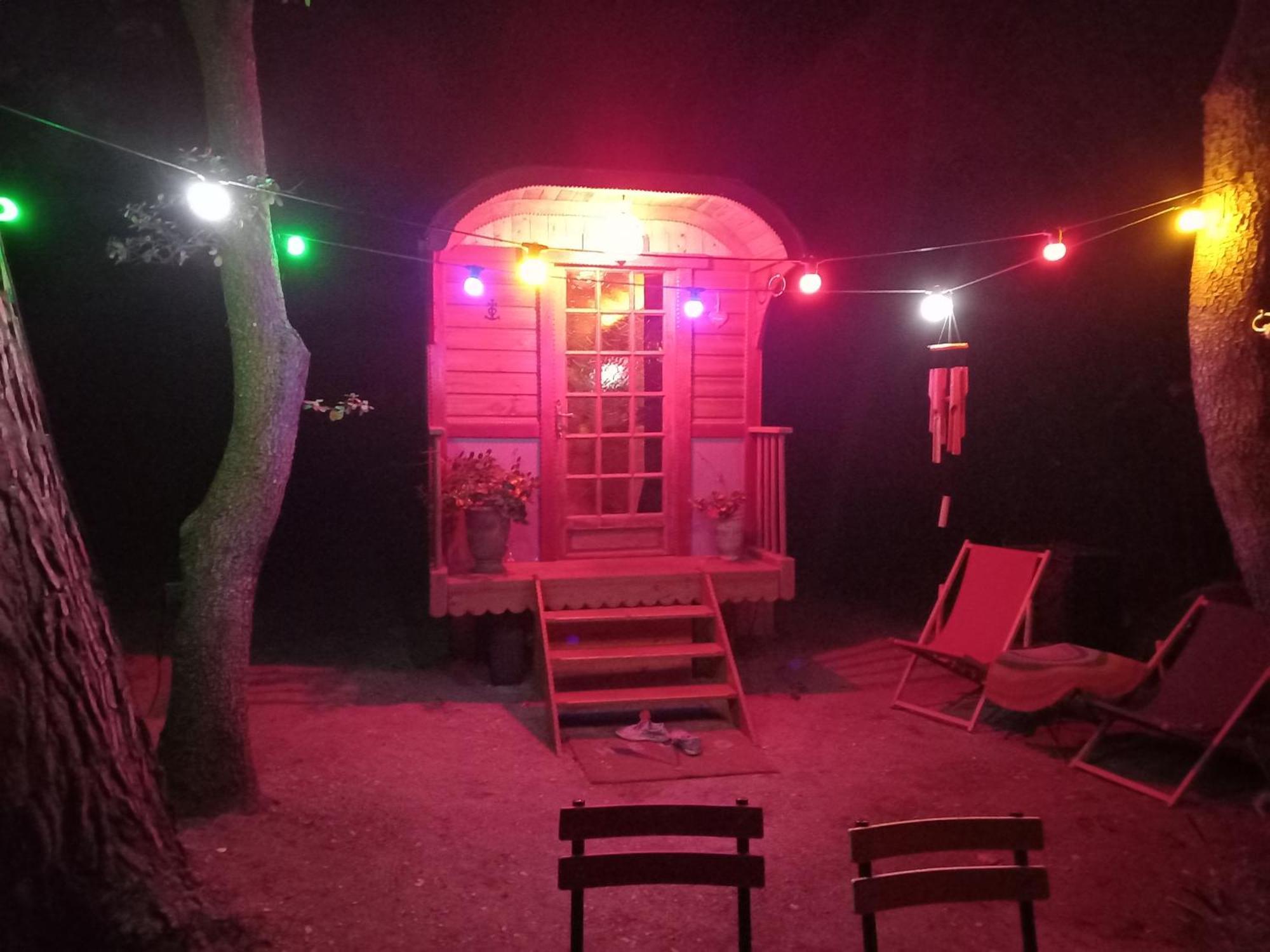 La Roulotte Du Petit Paradis Saint-Rémy-de-Provence Esterno foto