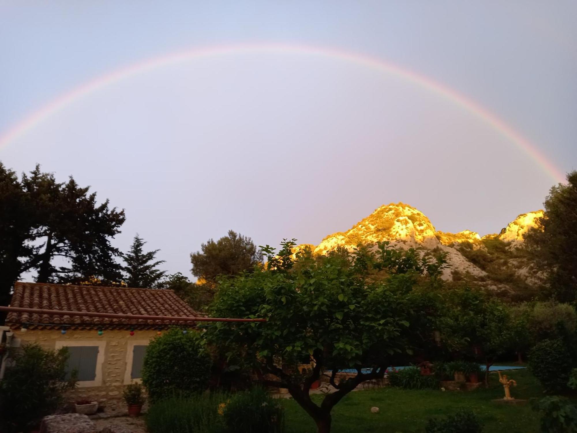 La Roulotte Du Petit Paradis Saint-Rémy-de-Provence Esterno foto