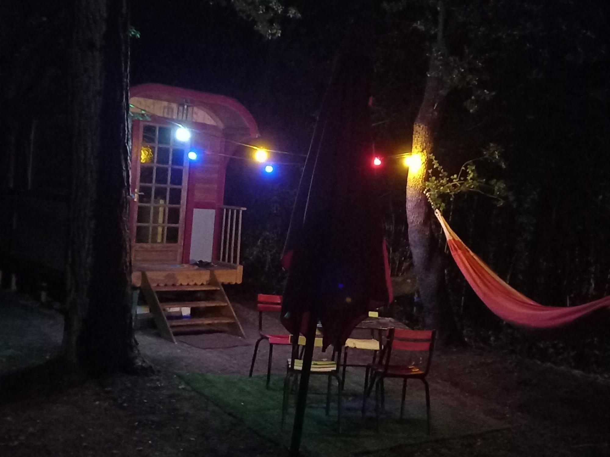 La Roulotte Du Petit Paradis Saint-Rémy-de-Provence Esterno foto