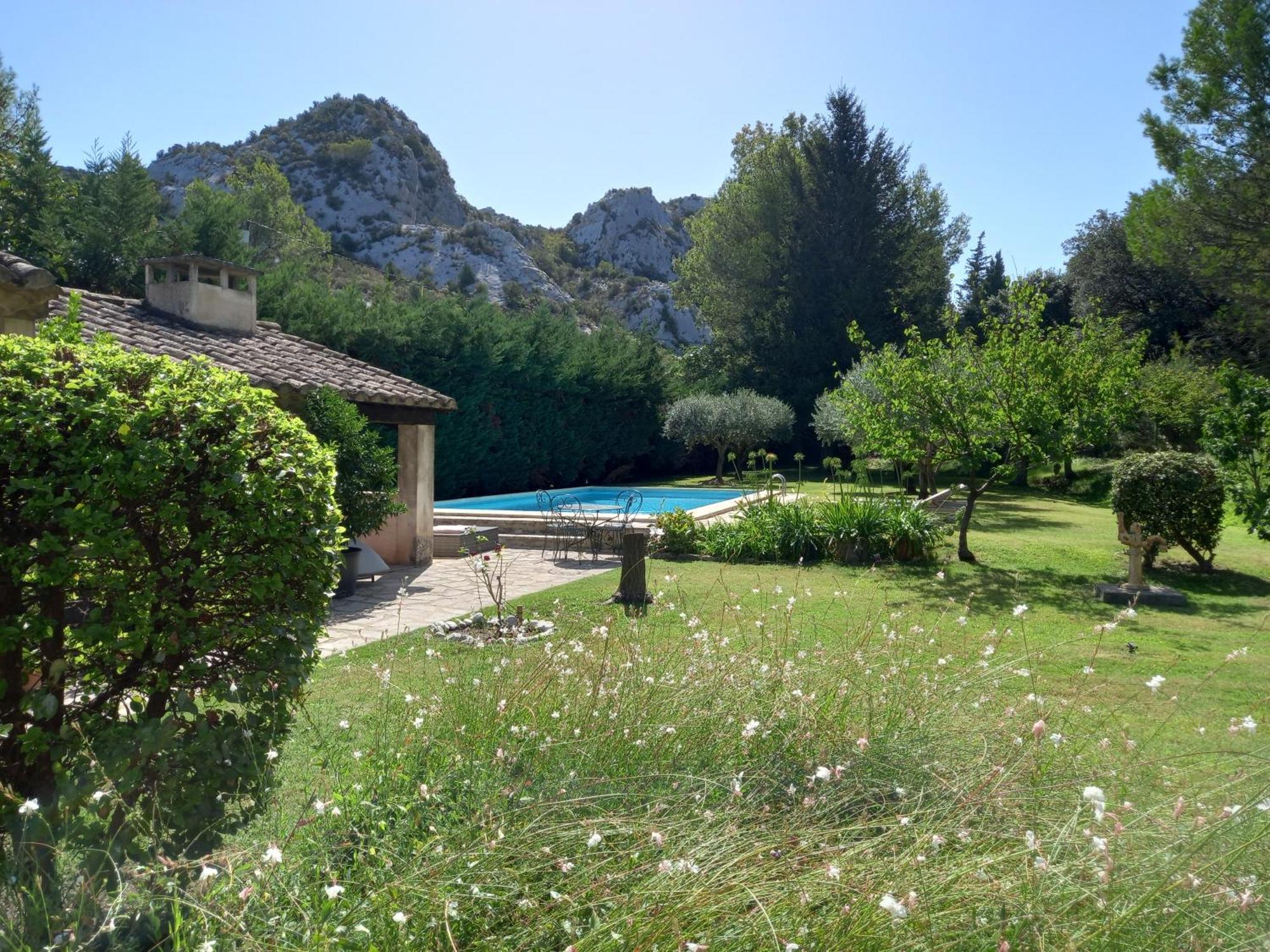 La Roulotte Du Petit Paradis Saint-Rémy-de-Provence Esterno foto